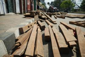 सेतो मच्छेन्द्रनाथको रथ निर्माण गरिँदै